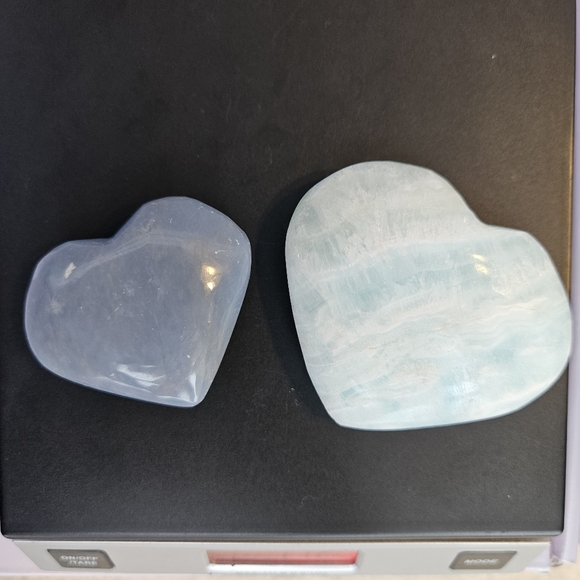 Caribbean Calcite blue Hearts crystals bundle - Picture 3 of 9